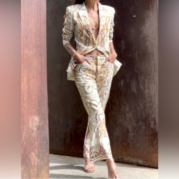 LIKE NEW ZARA PAISLEY PRINTED LINEN COTTON BLEND BLAZER (S) & MATCHING PANTS (M) - Picture 4 of 15